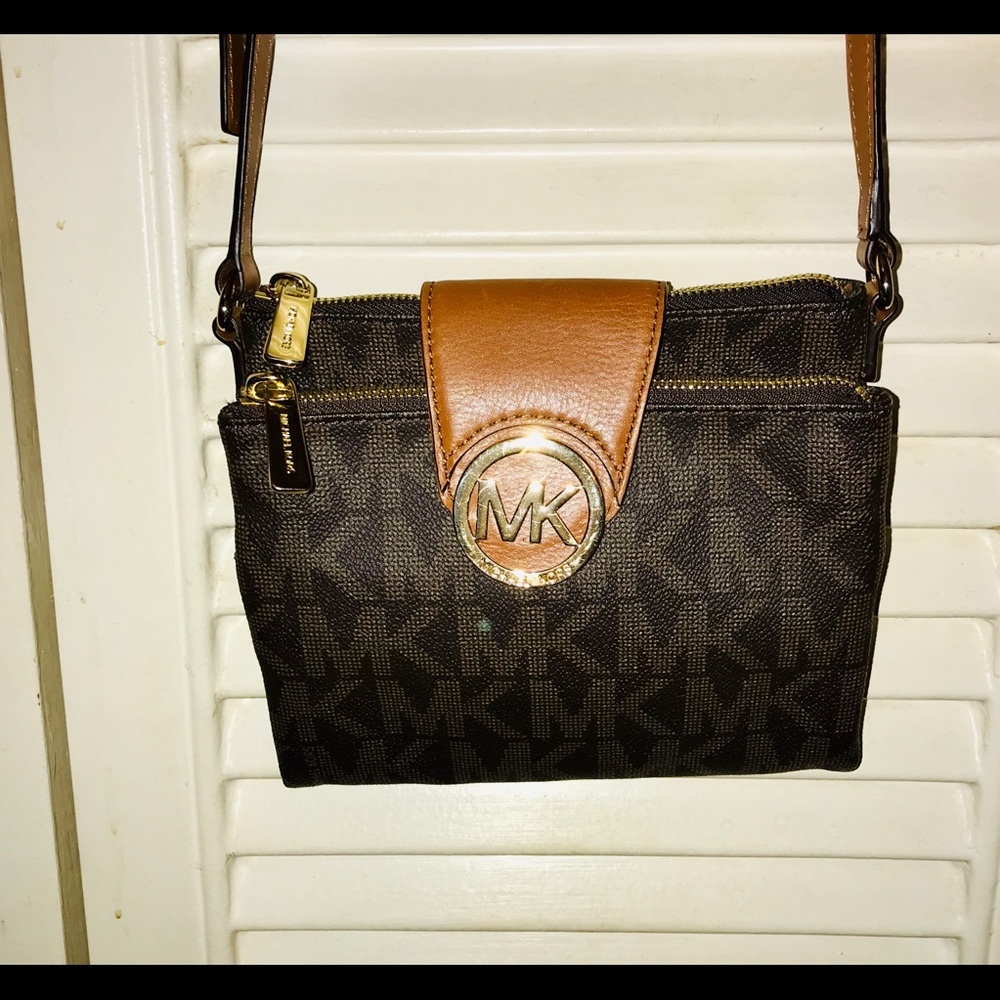 Michael Kors Crossbody Lots of Compartments!